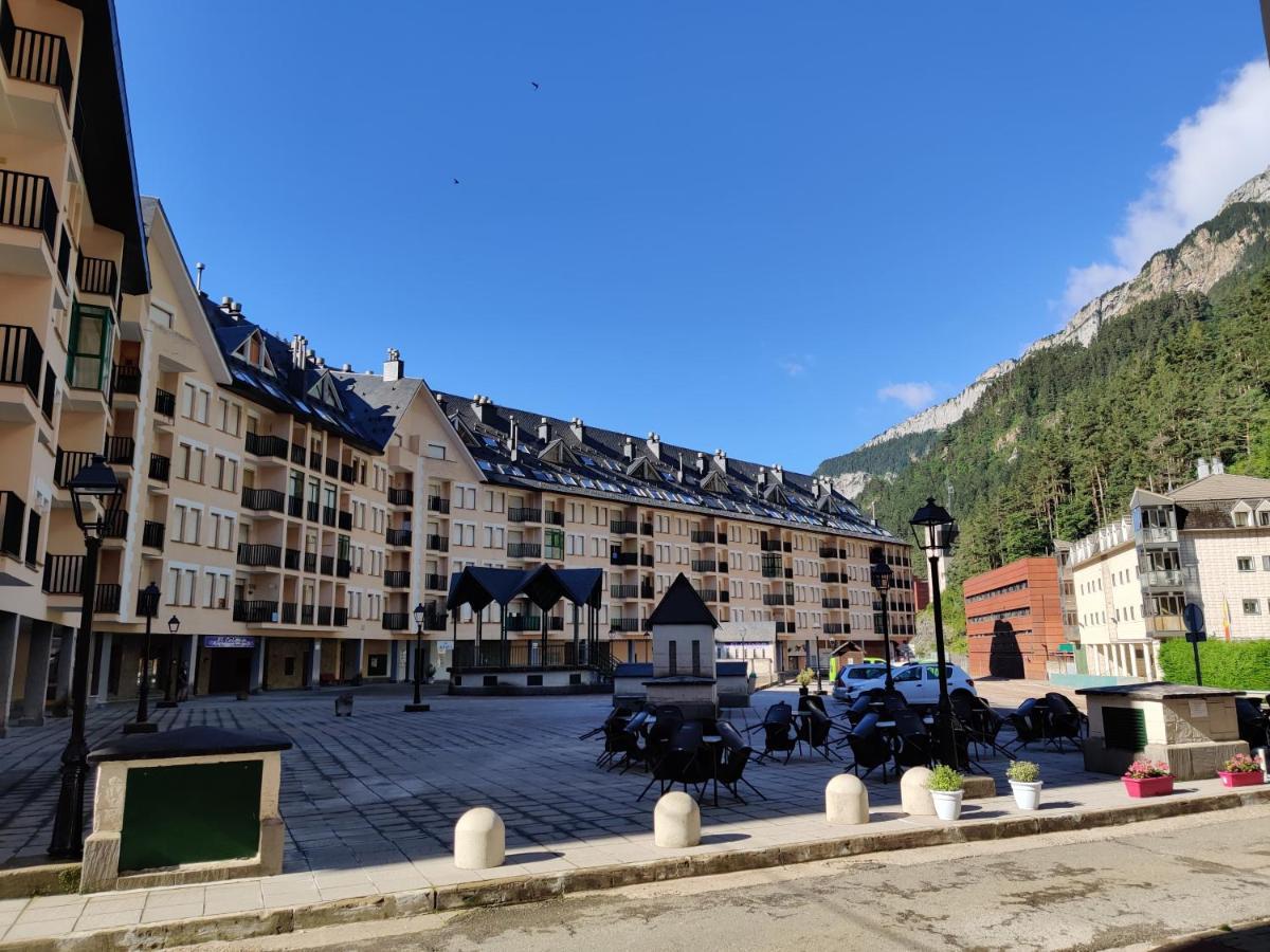 "Leo Pixel" Avairent Canfranc Estacion Apartment ภายนอก รูปภาพ