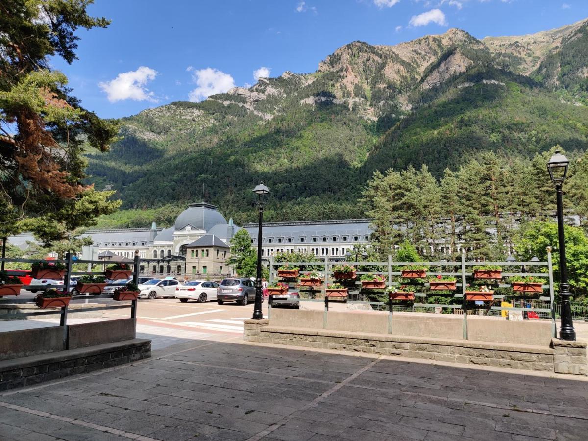 "Leo Pixel" Avairent Canfranc Estacion Apartment ภายนอก รูปภาพ