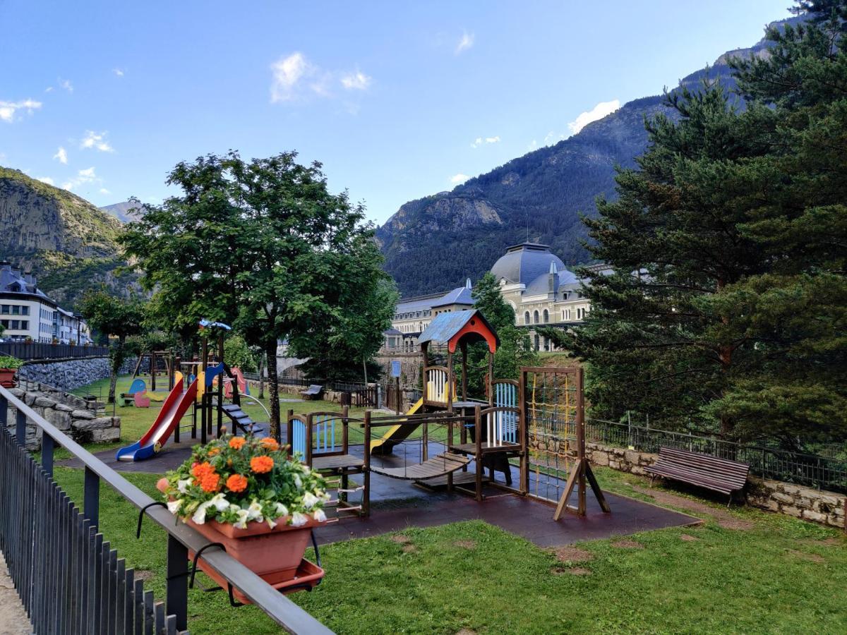 "Leo Pixel" Avairent Canfranc Estacion Apartment ภายนอก รูปภาพ