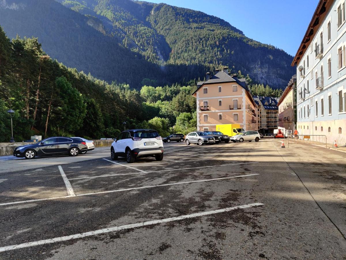 "Leo Pixel" Avairent Canfranc Estacion Apartment ภายนอก รูปภาพ